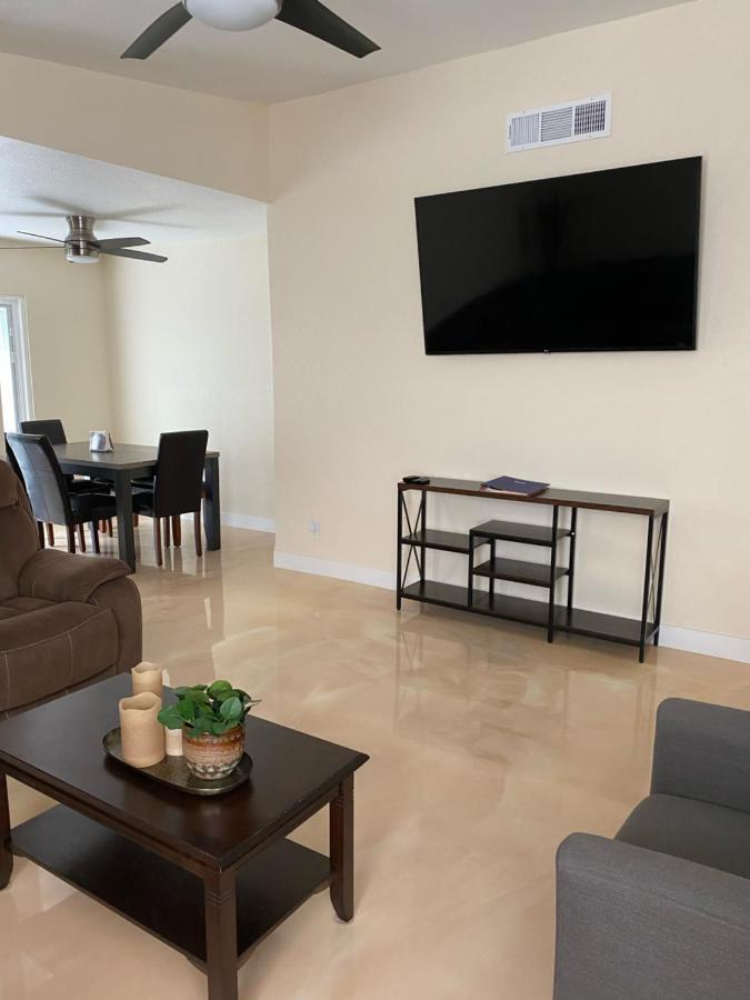 ヘンダーソン Newly Remodeled Family Friendly 3B/2B Houseヴィラ エクステリア 写真